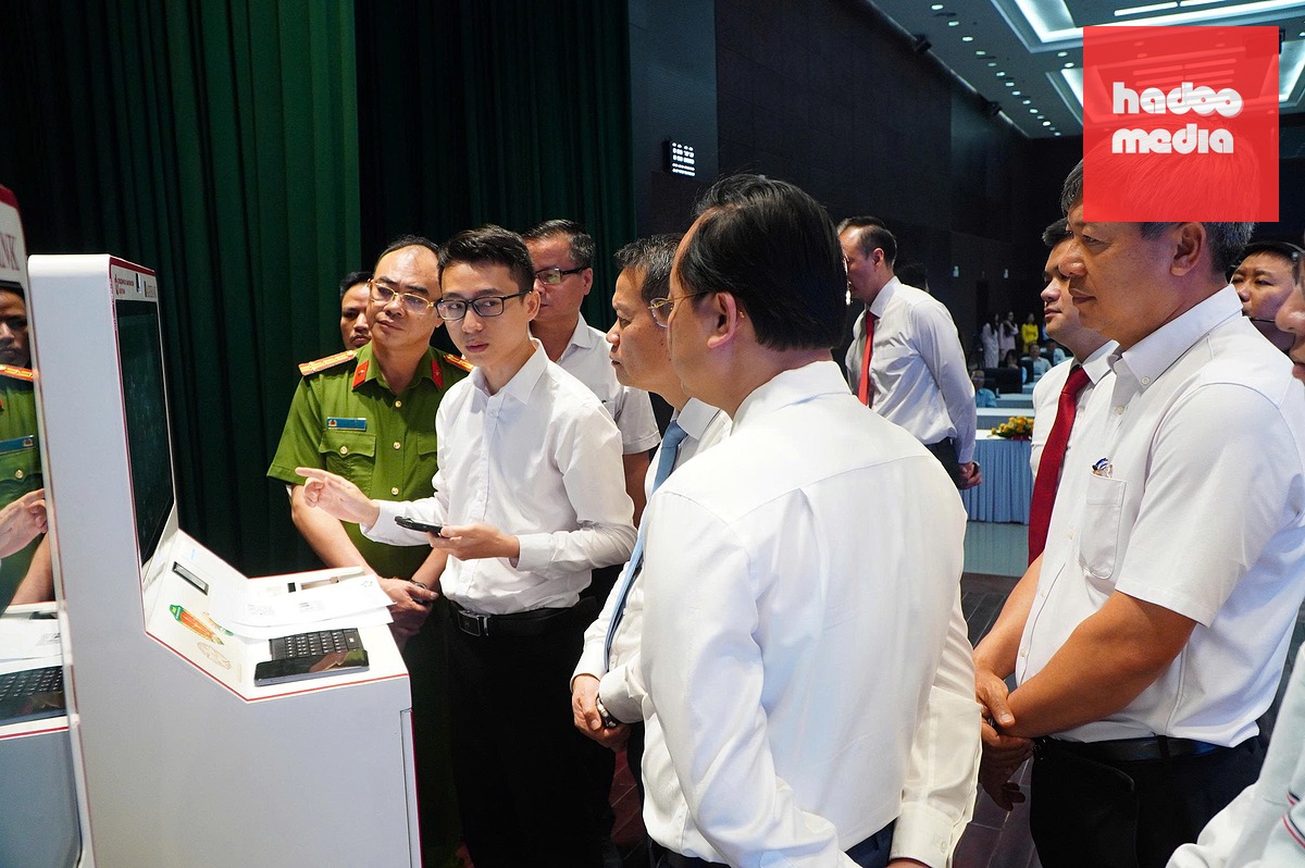 11 trạm dịch vụ công số sẽ được bố trí tại 11 địa điểm tại Đà Nẵng giúp người dân thực hiện các thủ tục hành chính - Ảnh: TRƯỜNG TRUNG