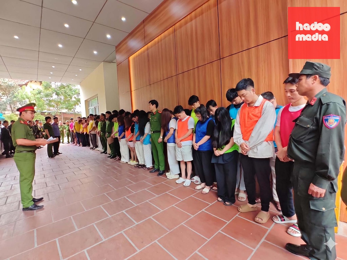 Các bị can trong vụ án - Ảnh: Công an cung cấp
