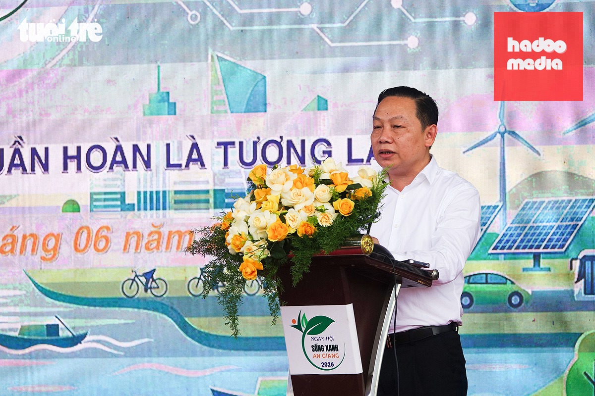 Ông Lê Hữu Toàn - Giám đốc Sở Nông nghiệp và Môi trường tỉnh An Giang - cho biết ngày hội sẽ giúp mọi người hiểu hơn về cách phân rác thải tại nguồn, tái chế rác thành những vật dụng hữu ích - Ảnh: CHÍ CÔNG