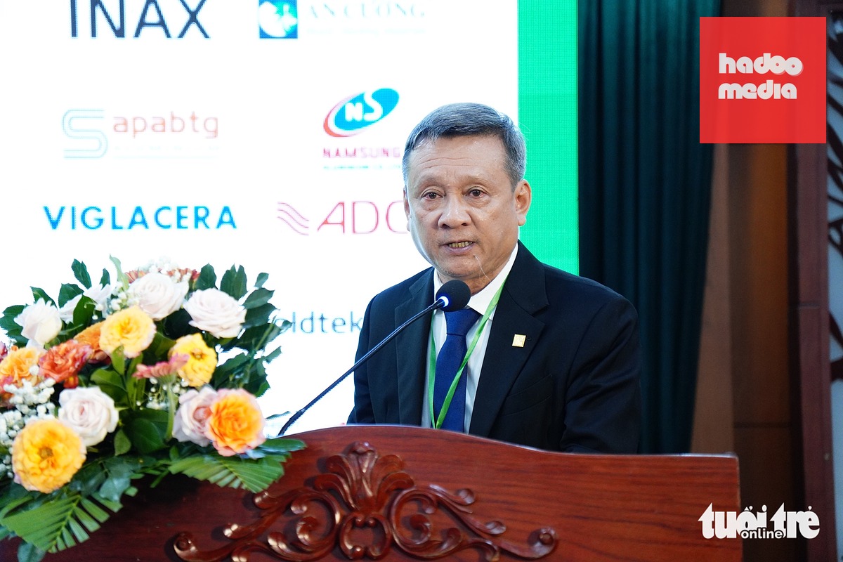 Kiến trúc sư Lưu Hướng Dương - Chủ tịch Hội Kiến trúc sư TP.HCM khóa I, nhiệm kỳ 2026 - 2031 - phát biểu tại đại hội - Ảnh: KỲ PHONG