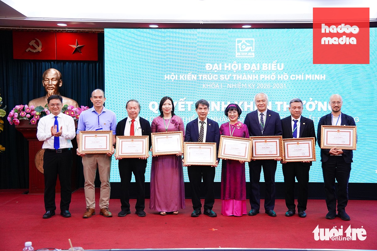 UBND TP.HCM có quyết định khen thưởng các cá nhân có thành tích xuất sắc trong hoạt động hội - Ảnh: KỲ PHONG