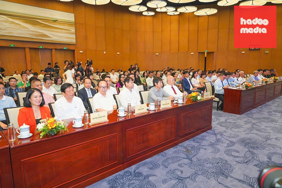 Các đại biểu dự Diễn đàn Báo chí toàn quốc lần thứ III - Ảnh: HẢI PHÒNG