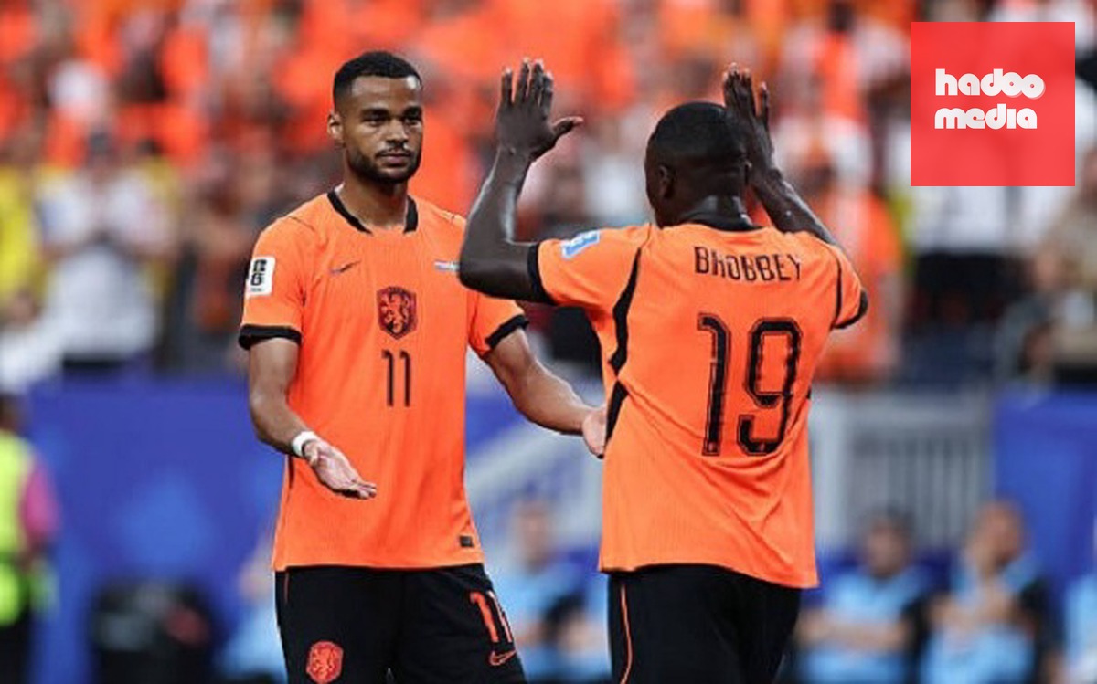 Brobbey đáp lại niềm tin của HLV Koeman bằng một cú đúp.