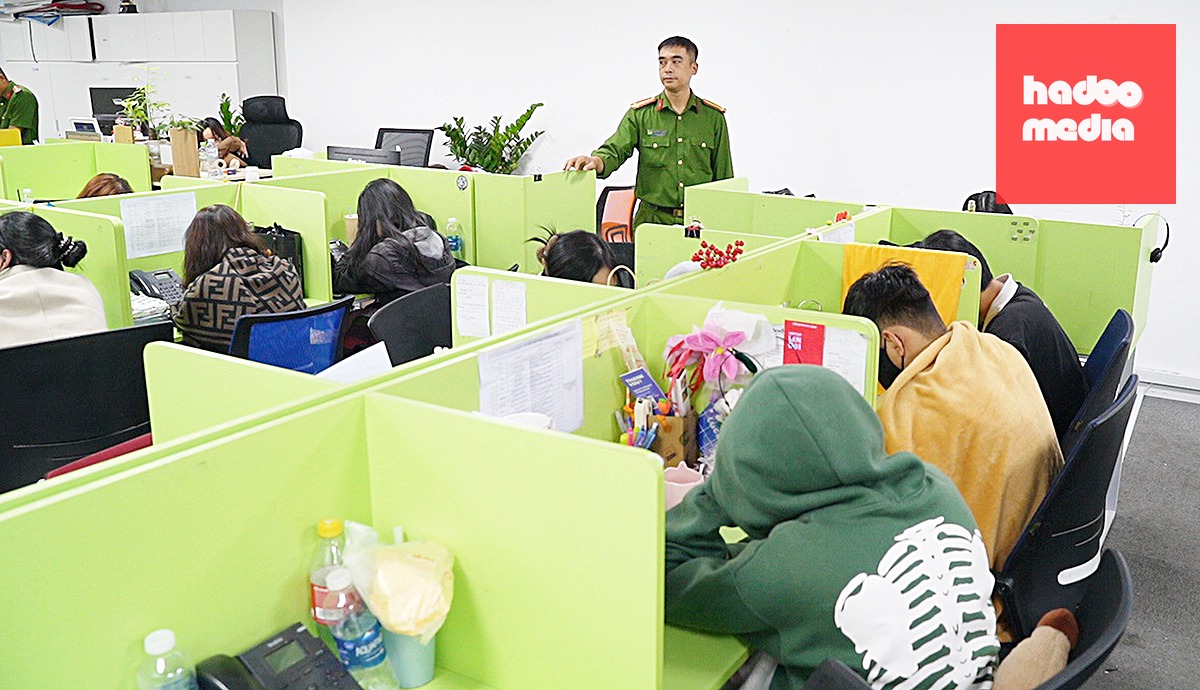 Công an TP.HCM khám xét Công ty Meli Club - Ảnh: CHÍ KIÊN
