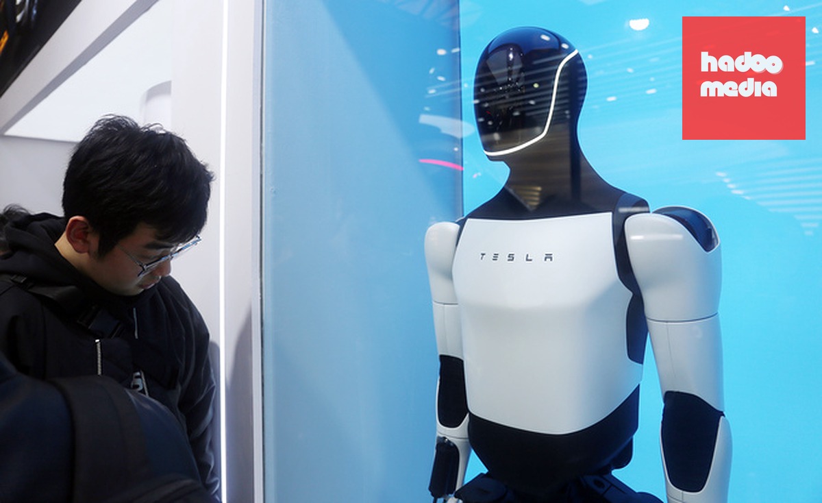 Robot hình người Optimus của Tesla tại Thượng Hải tháng 3/2026. Ảnh: Reuters