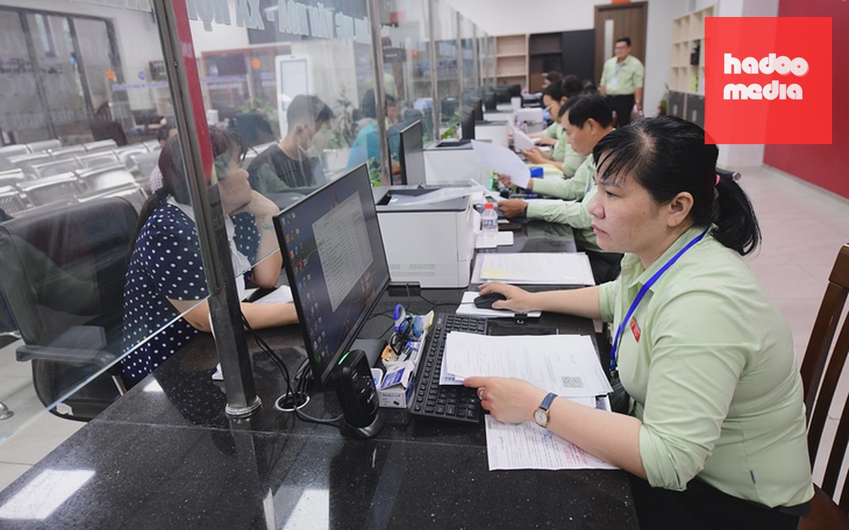 Bộ Nội vụ hướng dẫn mới về chế độ tinh giản biên chế với trưởng thôn, tổ trưởng dân phố - Ảnh 2.
