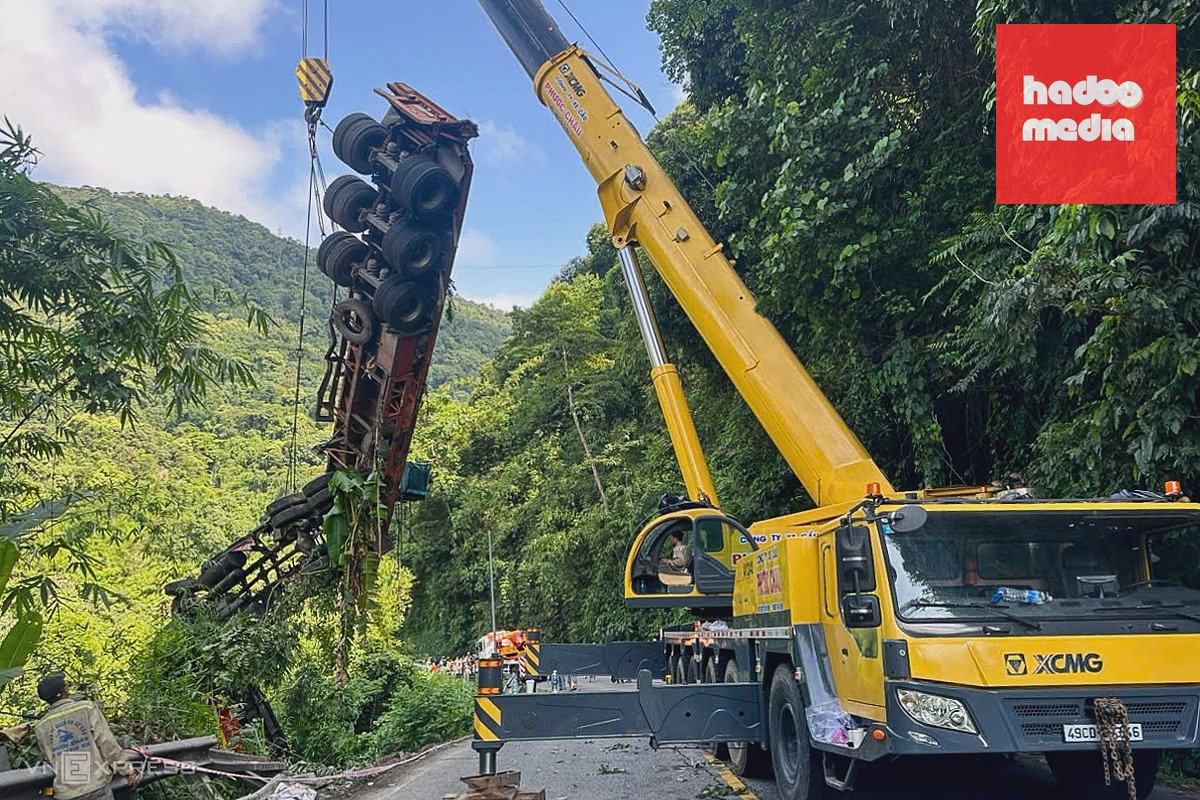 Dùng cẩu 200 tấn trục vớt xe container rơi xuống vực đèo Bảo Lộc