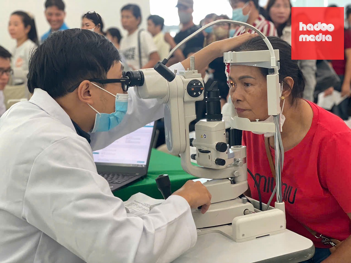 Khám sức khỏe miễn phí cho công nhân, người lao động TP.HCM sáng 21-6 - Ảnh: L.Đ.
