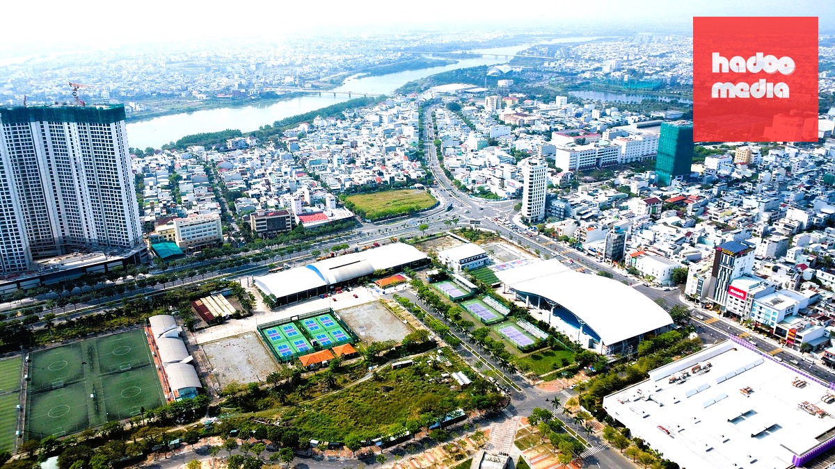 Giờ cao điểm, nhiều tuyến đường ở Đà Nẵng bắt đầu kẹt xe  - Ảnh: ĐOÀN CƯỜNG