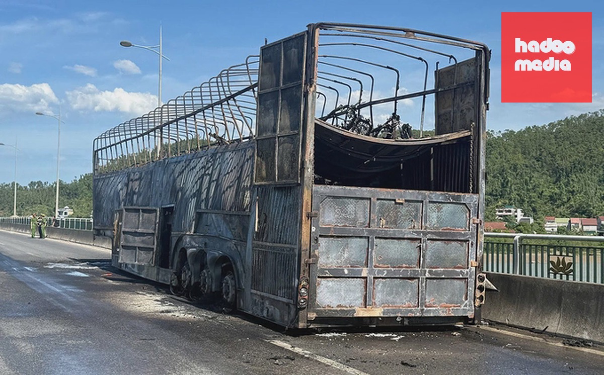 Tài xế tách đầu, để lại thùng container. Ảnh: Hùng Lê