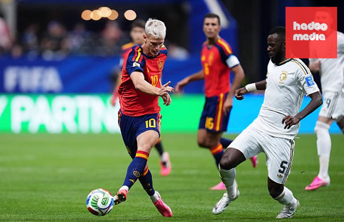 Dani Olmo (7.3 điểm): Thi đấu trong vai trò số 10, Olmo liên tục khuấy đảo hàng thủ đối phương bằng những pha di chuyển thông minh và các đường chuyền tinh tế quanh khu vực cấm địa. Điểm nhấn lớn nhất của anh là pha đánh đầu kiến tạo kỹ thuật giúp Oyarzabal ghi bàn thắng thứ ba cho Tây Ban Nha.

Alex Baena (7.2 điểm): Một màn trình diễn ổn định bên cánh trái của tiền vệ này. Baena cho thấy khả năng xử lý bóng khéo léo trong các tình huống một đối một và thực hiện nhiều quả tạt có điểm rơi tốt. Anh thi đấu đầy nỗ lực trong khoảng 60 phút có mặt trên sân trước khi được rút ra nghỉ để bảo toàn thể lực.


Mikel Oyarzabal (8.3 điểm): Cầu thủ xuất sắc nhất trận đấu. Oyarzabal đã đập tan mọi chỉ trích bằng màn trình diễn chói sáng: kiến tạo bàn mở tỷ số trước khi tự mình ghi hai bàn thắng cận thành đầy nhạy bén. Nếu may mắn hơn với cú sút dội xà ngang, anh đã có thể rời sân với một cú hat-trick ngay trong hiệp một.

Lamine Yamal (7.2 điểm): Sự trở lại của thần đồng 18 tuổi mang đến luồng sinh khí mới cho hành lang cánh phải. Yamal luôn là mối đe dọa thường trực mỗi khi có bóng trong chân nhờ khả năng rê dắt lắt léo. Anh là người khai thông thế bế tắc với pha băng vào dứt điểm nhạy bén ở cột hai sau đường chuyền của Oyarzabal.