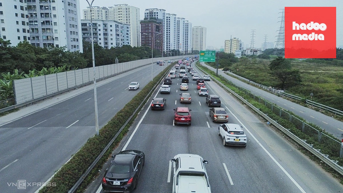 Phương tiện lưu thông trên cao tốc Pháp Vân - Cầu Giẽ. Ảnh: Phạm Chiểu