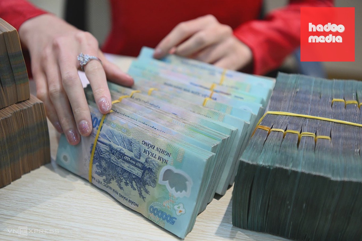 Giao dịch ở chi nhánh một ngân hàng thương mại tại Hà Nội, tháng 2/2025. Ảnh: Giang Huy