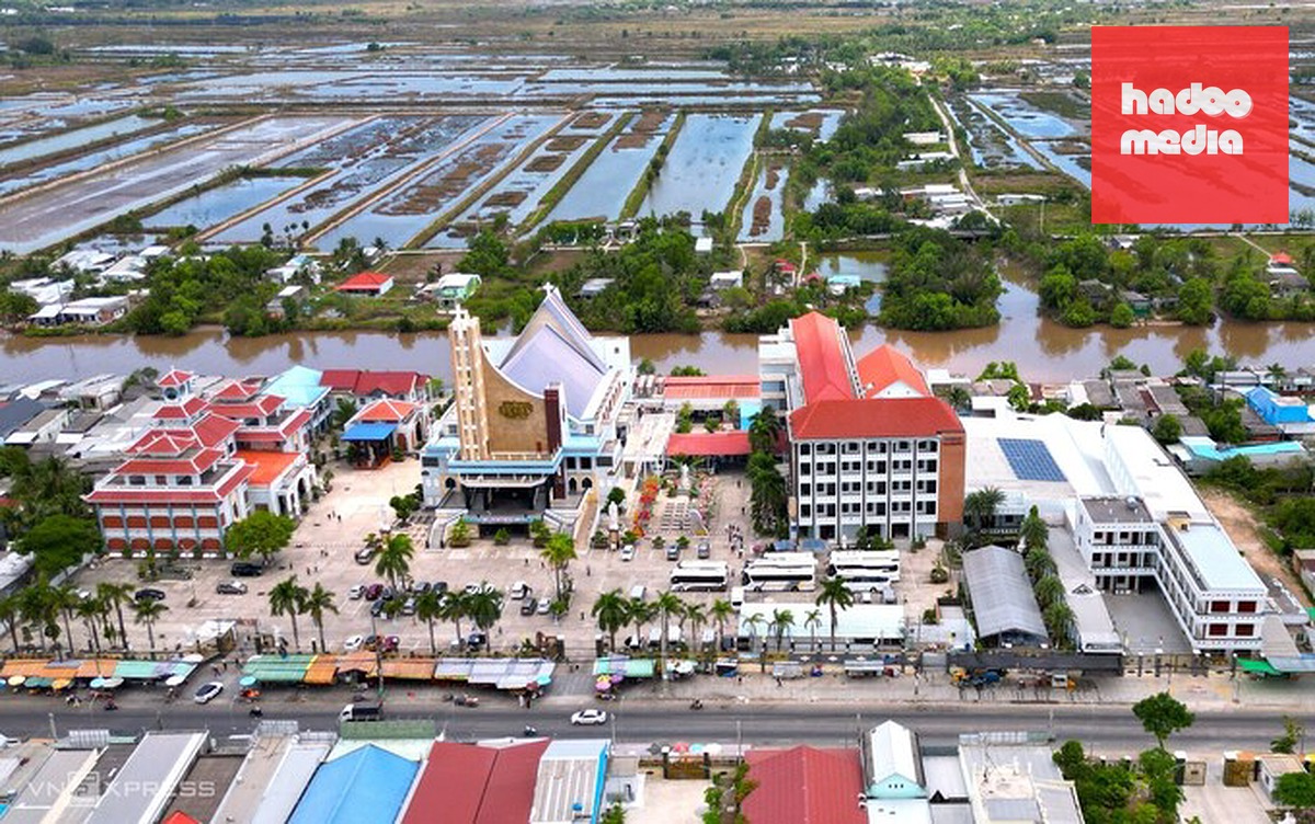 Nhà thờ Tắc Sậy, một trong hai vị trí tổ chức thánh lễ tuyên chân phước cho linh mục Phanxicô Xaviê Trương Bửu Diệp. Ảnh: Chúc Ly