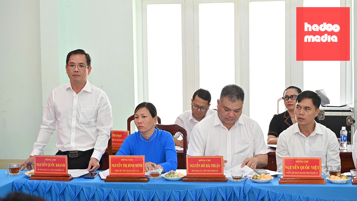 Bí thư Đảng ủy, Chủ tịch HĐND xã Bình Châu Nguyễn Quốc Khanh báo cáo kết quả thực hiện các nhiệm vụ trên địa bàn - Ảnh: A.B