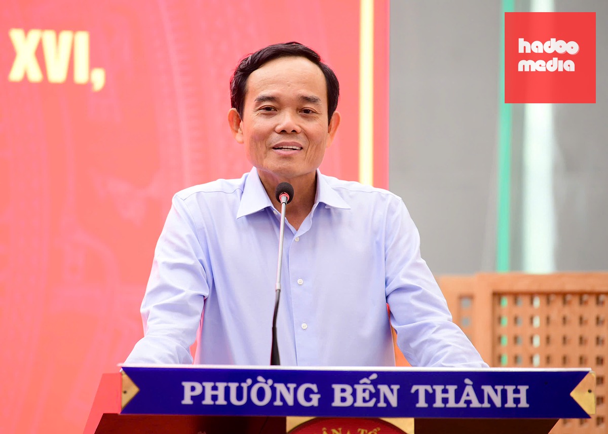 Bí Thư Thành ủy TP.HCM Trần Lưu Quang tại buổi tiếp xúc cử tri hai phường Bến Thành và phường Cầu Ông Lãnh ngày 5-3 hứa sẽ giải quyết sớm việc chỉnh trang khu Mả Lạng, chợ Gà- Gạo- Ảnh: QUANG ĐỊNH