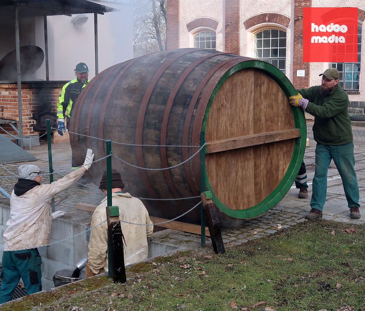 Nghề thợ đóng thùng bia Plzeň mở cửa đón khách du lịch mùa hè này