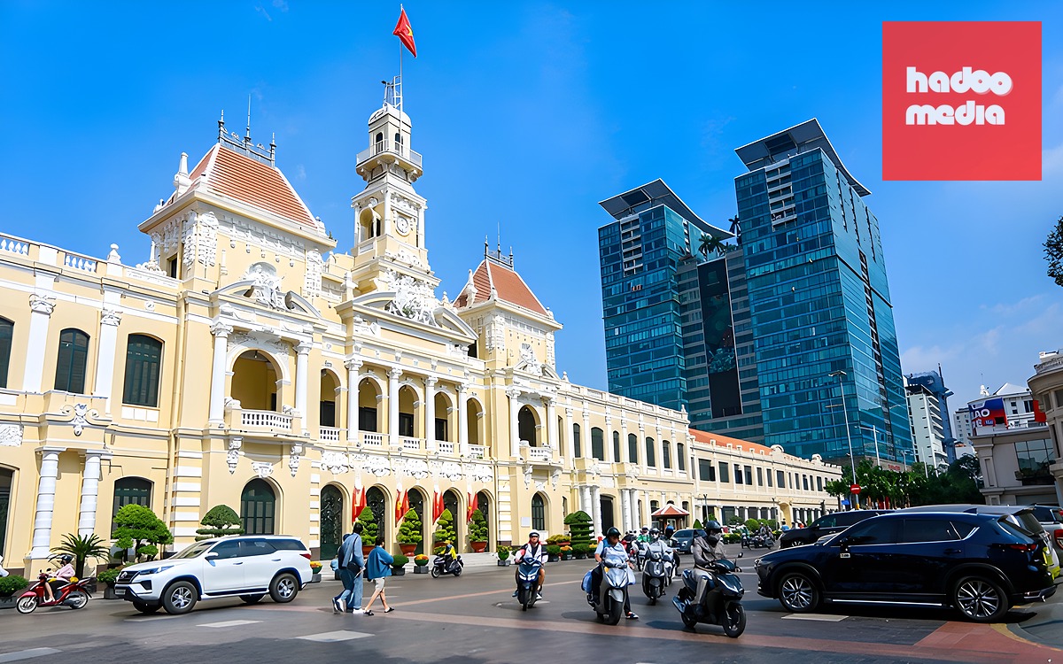 Phường Tân Mỹ đến từng nhà giúp người dân chuyển đổi số, nhận biết thủ đoạn lừa đảo - Ảnh 2.