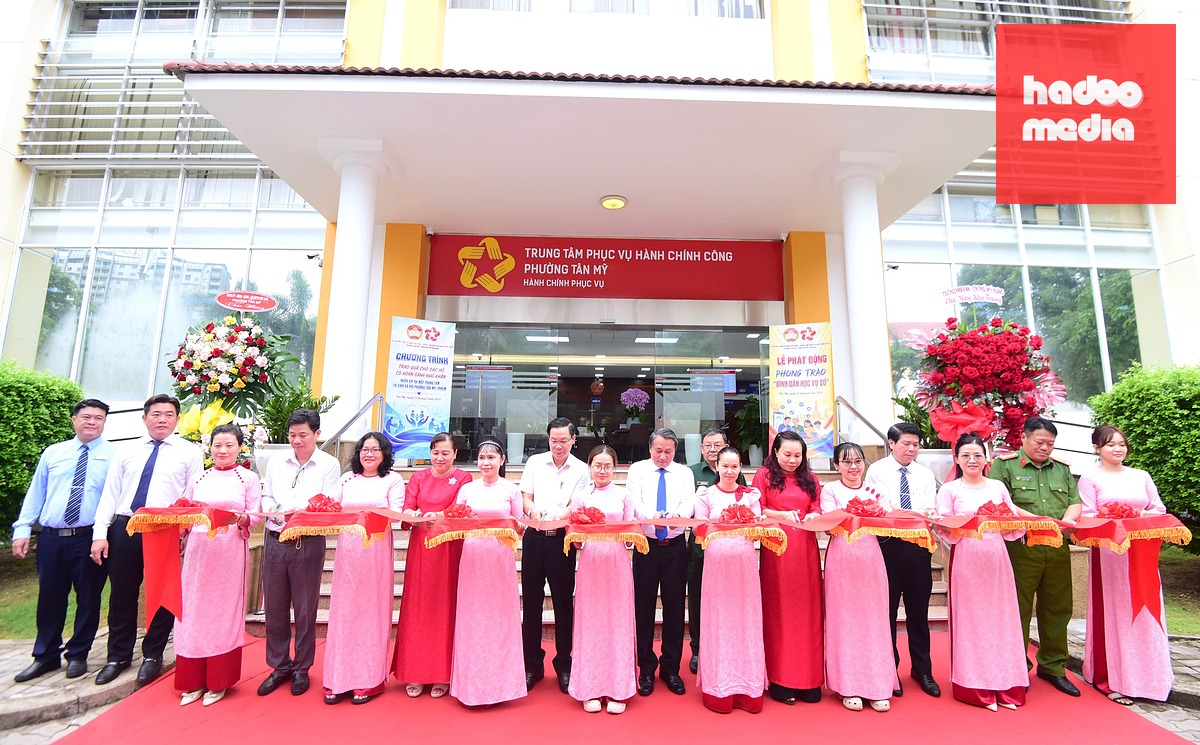 Sáng 23-6, phường Tân Mỹ, TP.HCM dời Trung tâm phục vụ hành chính công về điểm hoạt động mới với trang thiết bị, không gian rộng rãi nhằm phục vụ người dân tốt hơn - Ảnh: LÊ PHAN