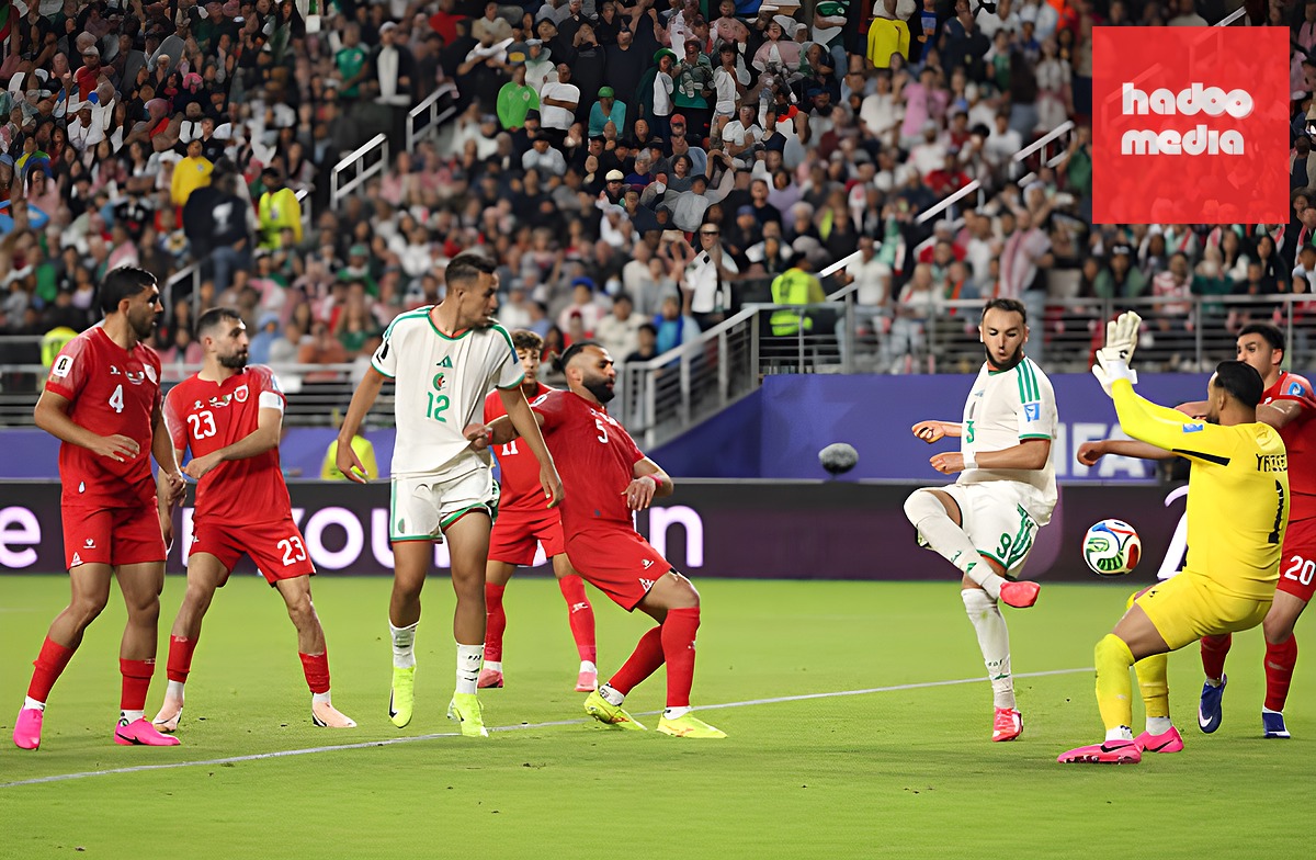 Algeria vượt lên dẫn trước.