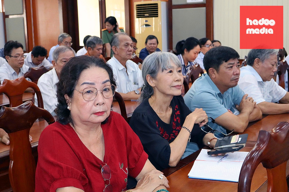 Đại diện các khu phố ở phường Trấn Biên, Đồng Nai được triển khai phương án sáp nhập và phương thức lấy ý kiến nhân dân - Ảnh: THÙY ANH