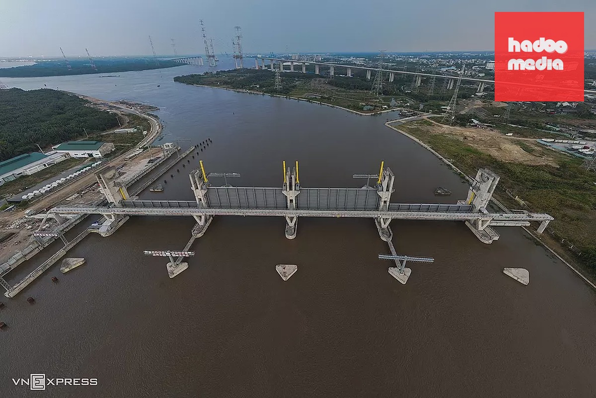 Cống ngăn triều Mương Chuối thuộc dự án. Ảnh: Thanh Tùng