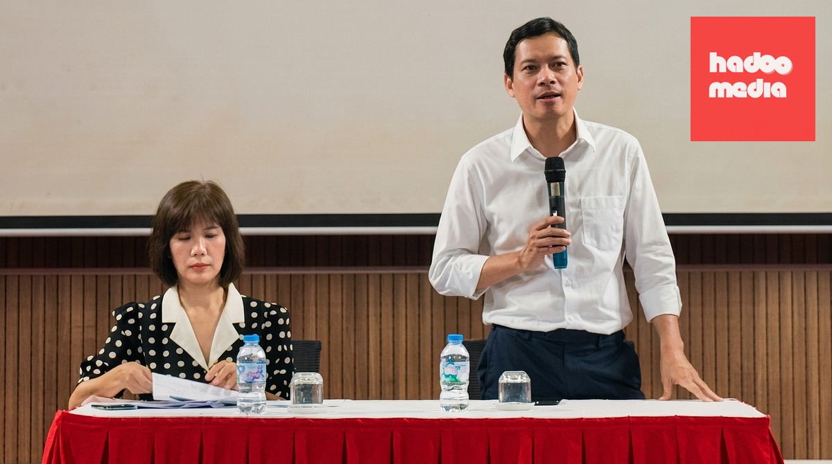 Cục trưởng Cục Phát thanh, truyền hình và thông tin điện tử Lê Quang Tự Do (phải) cùng Phó cục trưởng Nguyễn Thị Thanh Huyền thông tin về tình hình xử lý thông tin xấu độc trên mạng xã hội chiều 24-6 - Ảnh: TOÁN NGUYỄN