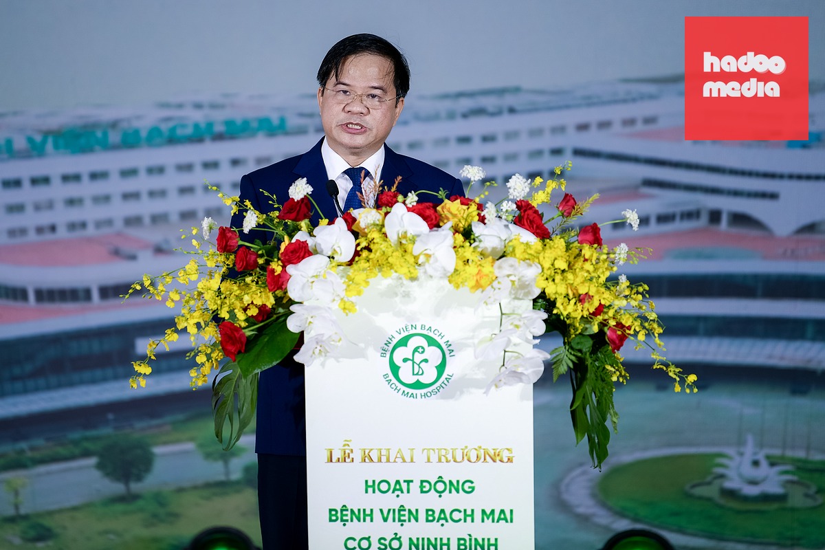 Ông Đào Xuân Cơ, Giám đốc Bệnh viện Bạch Mai, phát biểu tại chương trình - Ảnh: NAM TRẦN