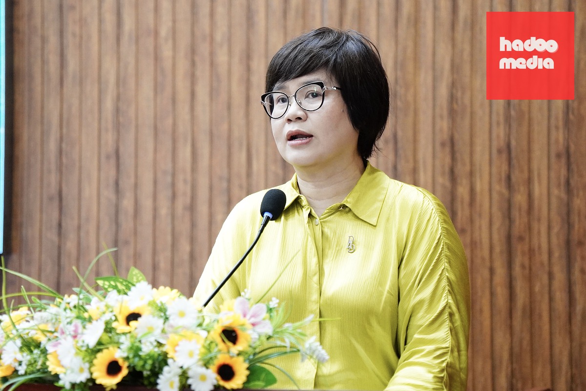 Bí thư Đảng ủy, Chủ tịch HĐND phường An Đông Trương Minh Kiều báo cáo tại hội nghị - Ảnh: KỲ PHONG