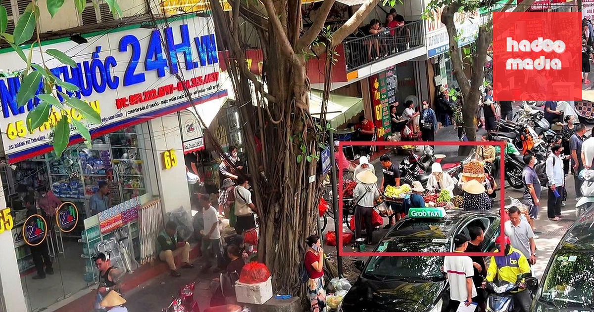 Vi phạm vỉa hè trên phố Phủ Doãn được camera AI phát hiện, tháng 6/2026. Ảnh: CACC