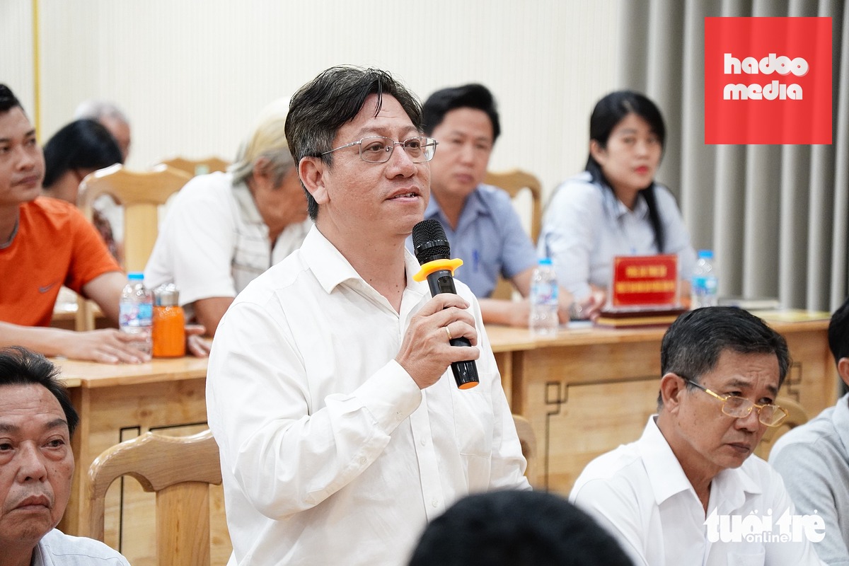 Cử tri phường Bình Phú nêu kiến nghị tại hội nghị - Ảnh: KỲ PHONG