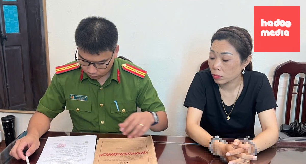 Bà Oanh tại cơ quan công an - Ảnh: HỒNG VIỆT