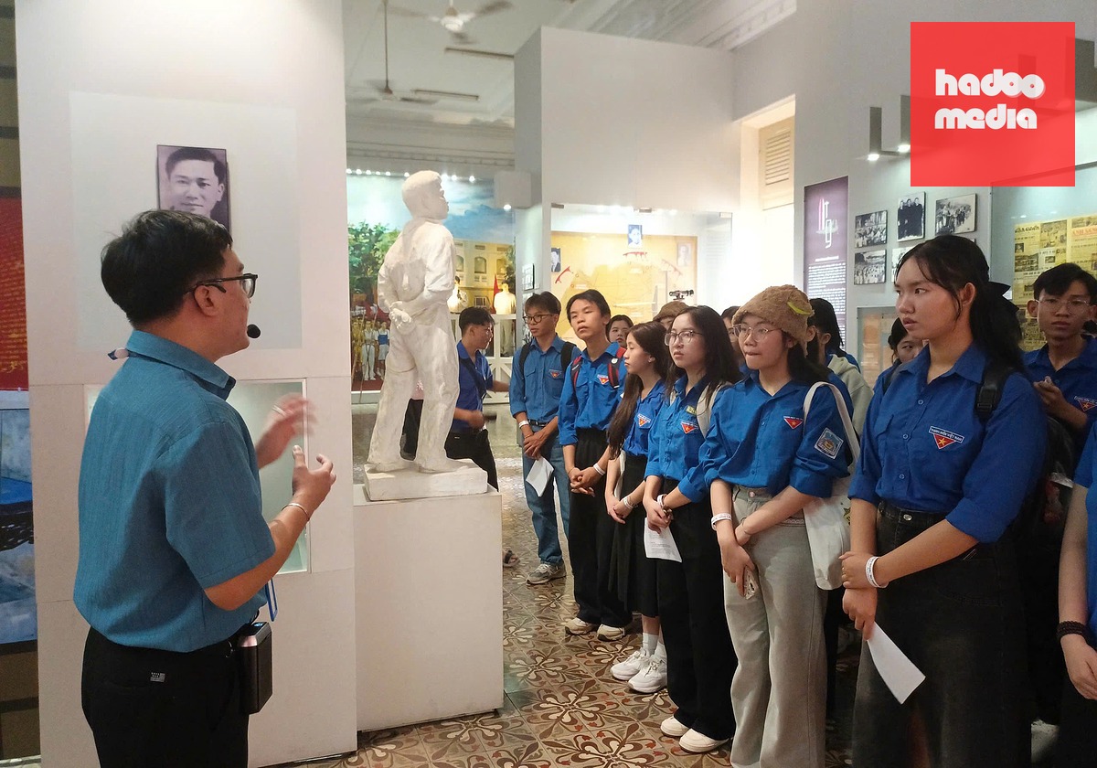 Các bạn trẻ tham quan Bảo tàng TP.HCM - Ảnh: Bảo tàng cung cấp