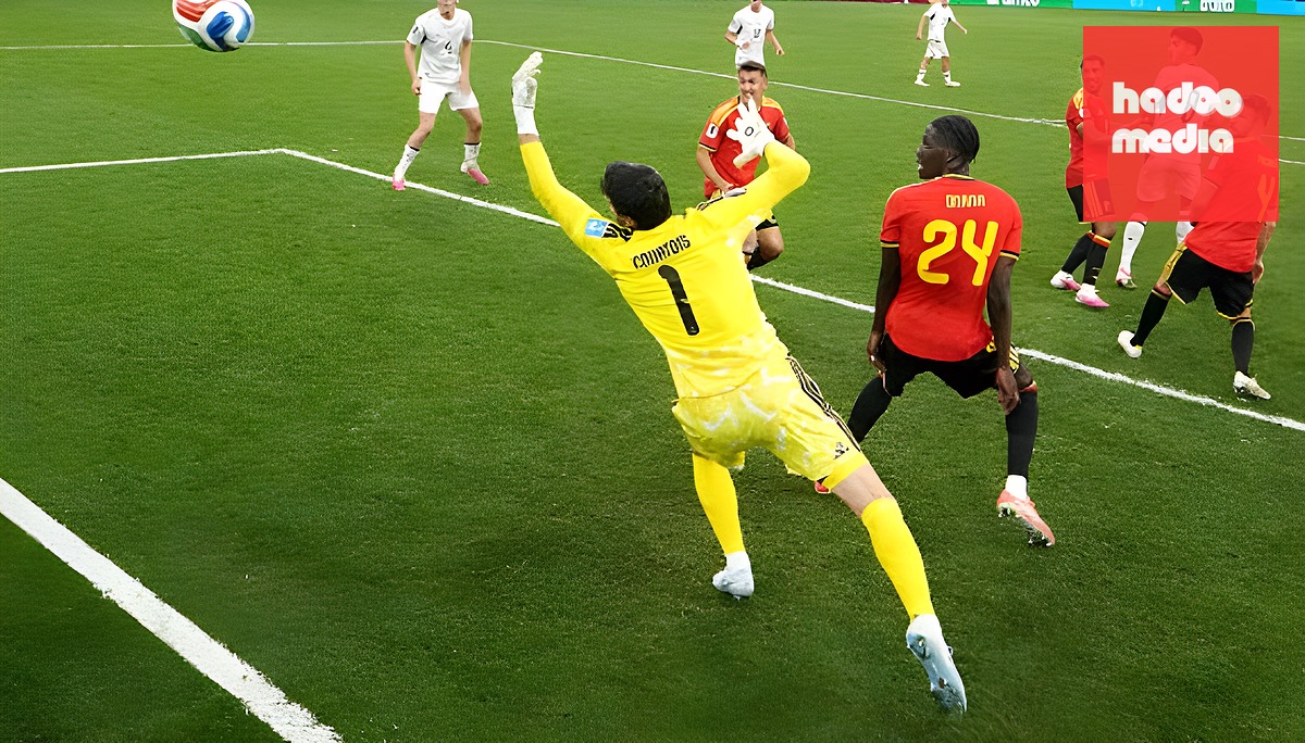 Thủ môn: Thibaut Courtois – 7.3/10 Ít khi phải đối mặt với những tình huống nguy hiểm thực sự từ đối phương, nhưng thủ thành đang đầu quân cho Real Madrid vẫn duy trì sự tập trung cao độ. Anh ra vào hợp lý và chỉ huy tốt hàng phòng ngự trong những pha bóng cố định.

Hậu vệ trái: Maxim De Cuyper – 7.1/10 Một nguồn năng lượng dồi dào bên hành lang cánh trái với nhiều pha leo biên ấn tượng. Anh sở hữu tỷ lệ thu hồi bóng rất cao, giúp đội nhà nhanh chóng chuyển đổi trạng thái từ phòng ngự sang tấn công một cách hiệu quả.

Trung vệ: Arthur Theate – 7.1/10 Kết hợp ăn ý cùng các đồng đội để tạo nên bức tường vững chãi trước khung thành. Theate không chỉ hoàn thành tốt nhiệm vụ phòng ngự mà còn tích cực tham gia hỗ trợ tấn công với một vài pha dứt điểm tầm xa đầy táo bạo.

Trung vệ: Brandon Mechele – 7.1/10 Một trận đấu ổn định với nhiều tình huống giải nguy quan trọng trong vòng cấm. Khả năng đọc tình huống và nhãn quan chiến thuật tốt giúp anh triển khai bóng mạch lạc từ tuyến dưới lên phía trên, duy trì áp lực liên tục.

Hậu vệ phải: Timothy Castagne – 7.1/10 Hoàn thành tốt nhiệm vụ bảo vệ hành lang cánh phải. Castagne ưu tiên sự an toàn bên phần sân nhà, ngăn chặn hiệu quả các pha lên bóng biên của New Zealand nhờ những tình huống tắc bóng và can thiệp vô cùng chuẩn xác.

Tiền vệ trung tâm: Hans Vanaken – 7.5/10 Là chìa khóa trong các đợt lên bóng của Bỉ nhờ những đường chuyền sắc sảo. Vanaken đã đóng góp một pha kiến tạo đẳng cấp giúp Trossard ghi bàn thắng, khẳng định vai trò kiến thiết lối chơi cực kỳ quan trọng ở khu vực giữa sân.


Tiền vệ trung tâm: Youri Tielemans – 7.0/10 Đảm nhận tốt vai trò giữ nhịp và đảm bảo sự cân bằng cho tuyến tiền vệ. Dù không quá nổi bật trong các tình huống tấn công trực tiếp, nhưng khả năng điều tiết và thu hồi bóng của anh đã giúp Bỉ kiểm soát hoàn toàn khu vực trung lộ.

Tiền vệ cánh trái: Leandro Trossard – 9.1/10 Cầu thủ xuất sắc nhất trận đấu với một cú đúp bàn thắng đẹp mắt. Tiền đạo của Arsenal chứng minh bản năng sát thủ với khả năng chọn vị trí và dứt điểm tinh tế, hoàn toàn khuất phục hàng phòng ngự đối phương suốt thời gian thi đấu.

Tiền vệ tấn công: Kevin De Bruyne – 7.9/10 Vẫn là linh hồn trong lối chơi tấn công của "Quỷ đỏ". De Bruyne liên tục tạo ra cơ hội ghi bàn cho đồng đội bằng nhãn quan thiên tài và tự mình điền tên lên bảng tỷ số sau một tình huống xâm nhập vòng cấm thông minh.

Tiền vệ cánh phải: Jeremy Doku – 6.9/10 Dùng tốc độ và kỹ thuật cá nhân để khuấy đảo hành lang cánh, tạo ra nhiều khó khăn cho các hậu vệ đối thủ. Tuy nhiên, hiệu quả cuối cùng trong các pha tạt bóng hay dứt điểm của Doku vẫn cần được cải thiện thêm.

Tiền đạo: Charles De Ketelaere – 6.9/10 Di chuyển rộng và pressing tích cực ngay bên phần sân đối phương. Dù không trực tiếp ghi bàn nhưng sự xông xáo của anh đã tạo ra nhiều khoảng trống cho các vệ tinh xung quanh như Trossard hay De Bruyne khai thác triệt để.
