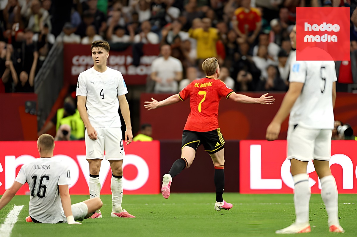 Tiền vệ tấn công: Kevin De Bruyne – 7.9/10 Vẫn là linh hồn trong lối chơi tấn công của "Quỷ đỏ". De Bruyne liên tục tạo ra cơ hội ghi bàn cho đồng đội bằng nhãn quan thiên tài và tự mình điền tên lên bảng tỷ số sau một tình huống xâm nhập vòng cấm thông minh.

Tiền vệ cánh phải: Jeremy Doku – 6.9/10 Dùng tốc độ và kỹ thuật cá nhân để khuấy đảo hành lang cánh, tạo ra nhiều khó khăn cho các hậu vệ đối thủ. Tuy nhiên, hiệu quả cuối cùng trong các pha tạt bóng hay dứt điểm của Doku vẫn cần được cải thiện thêm.

Tiền đạo: Charles De Ketelaere – 6.9/10 Di chuyển rộng và pressing tích cực ngay bên phần sân đối phương. Dù không trực tiếp ghi bàn nhưng sự xông xáo của anh đã tạo ra nhiều khoảng trống cho các vệ tinh xung quanh như Trossard hay De Bruyne khai thác triệt để.