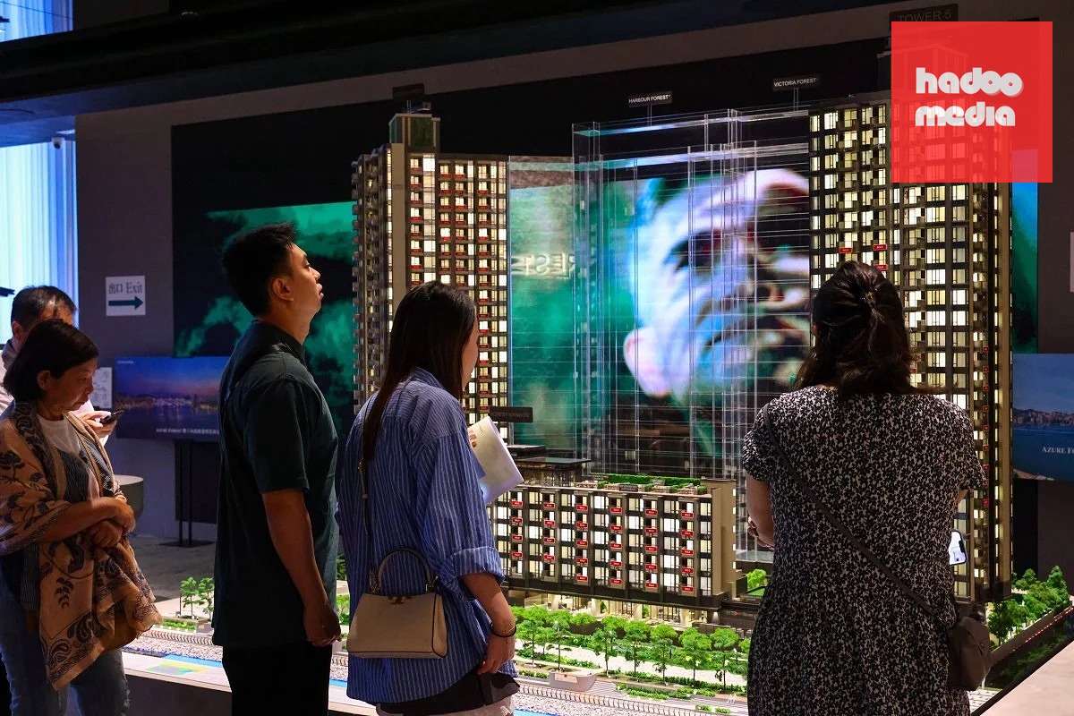 Doanh số bán hàng trên thị trường bất động sản Hong Kong khởi sắc trở lại chủ yếu nhờ vào làn sóng người mua từ Trung Quốc đại lục tràn vào - Ảnh: SCMP