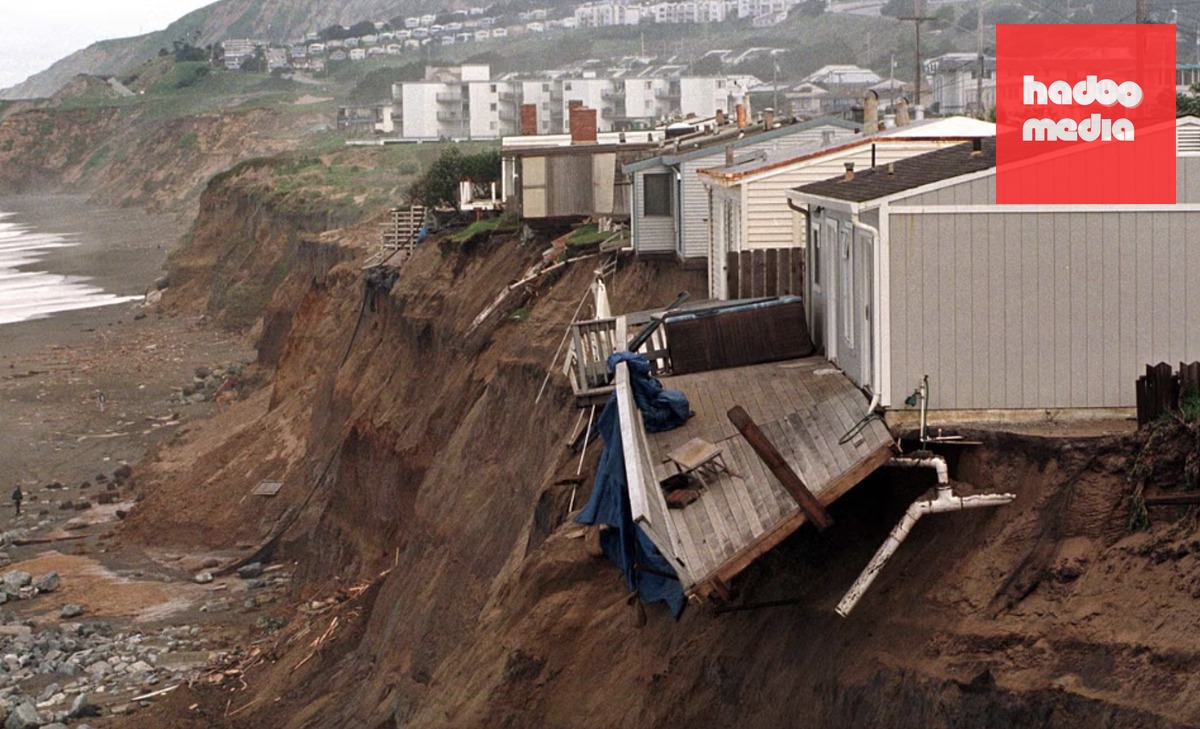 Nhà cửa ở Pacifica, California, bị cuốn trôi xuống biển khi El Nino năm 1997-1998 gây thời tiết cực đoan trên toàn thế giới - Ảnh minh họa: REUTERS