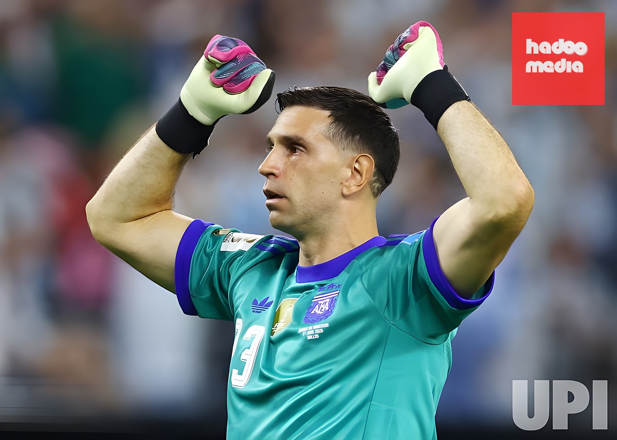 Emiliano Martinez – 6.9 điểm. Anh không có quá nhiều việc phải làm trong phần lớn thời gian trận đấu khi Argentina kiểm soát bóng tới hơn 70%. Ảnh: UPI.