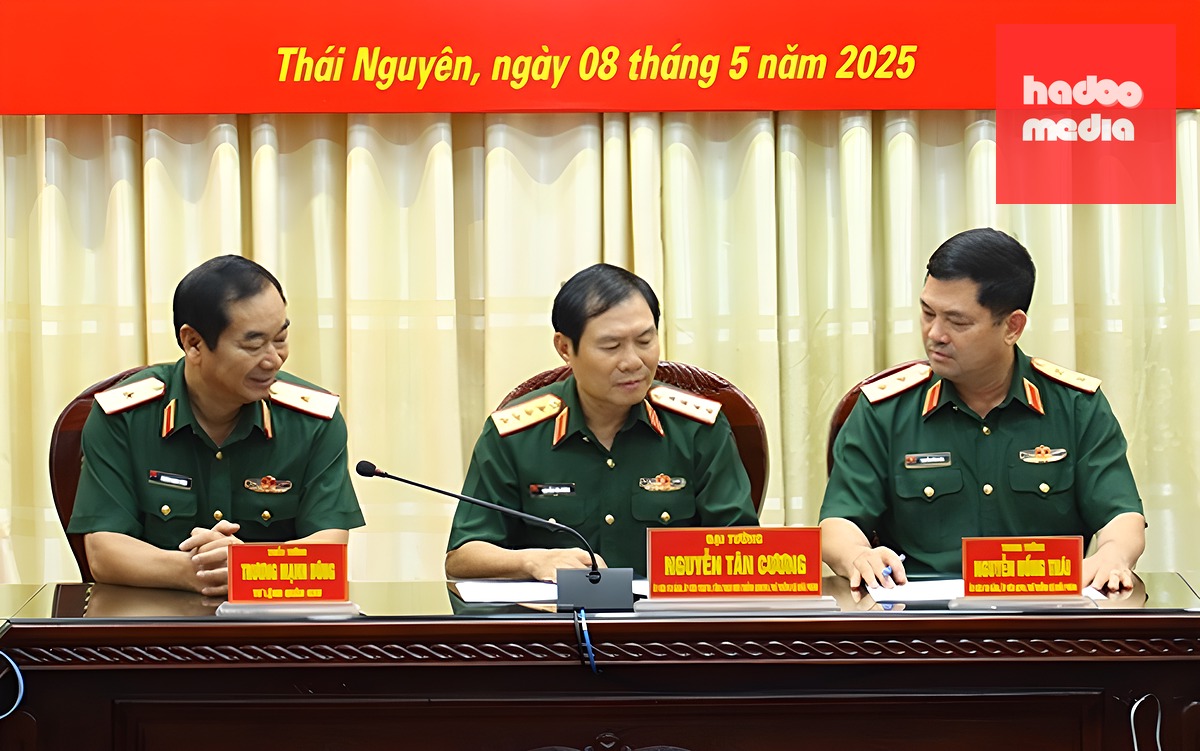 Trung tướng Trương Mạnh Dũng bàn giao Tư lệnh Quân khu 1 cho Thiếu tướng Trần Xuân Mạnh - Ảnh 3.