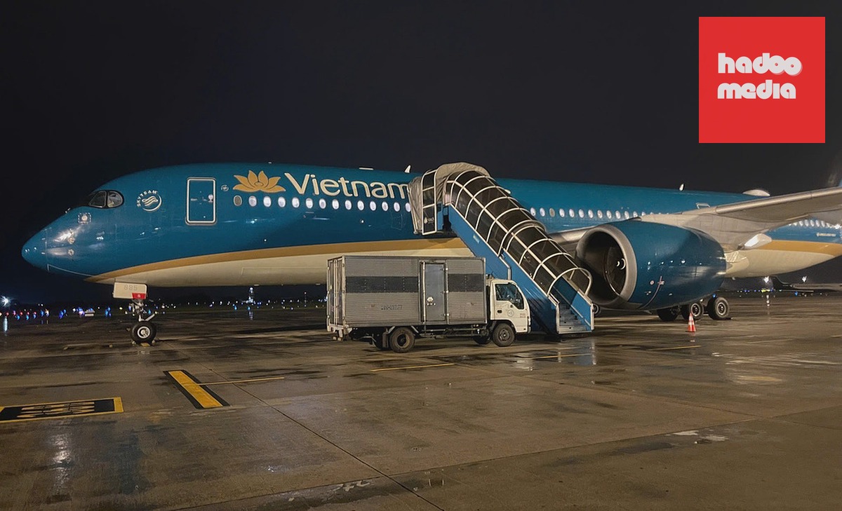 Máy bay Airbus A350 chở đoàn cứu hộ khởi hành đêm 28/6. Ảnh: VNA