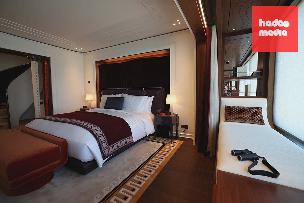 Một phòng suite hai tầng trên tàu Orient Express Corinthian, tại xưởng đóng tàu Chantiers de l'Atlantique ở Saint-Nazaire, Pháp, ngày 28/4. Ảnh: Reuters