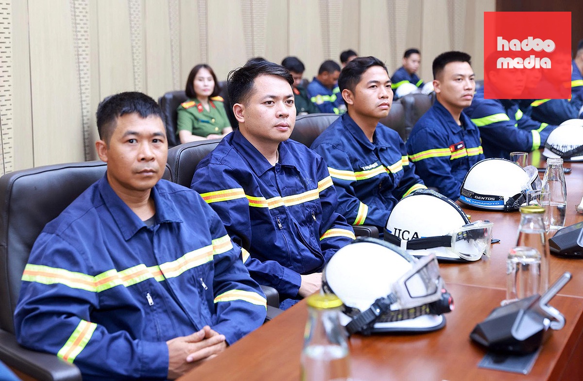 Cán bộ, chiến sĩ tham gia đoàn công tác sang Venezuela làm nhiệm vụ cứu hộ. Ảnh: CACC
