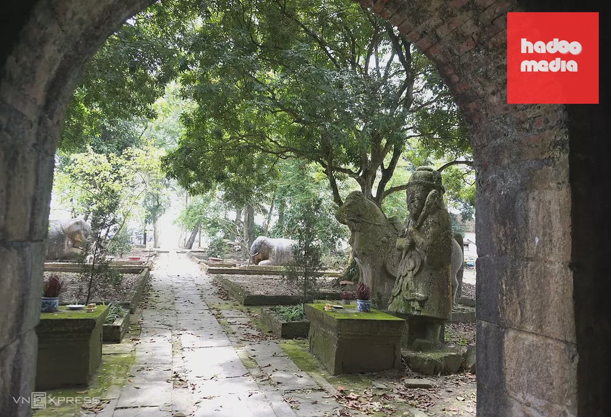 Ngôi đền có kiến trúc tương đồng với thành nhà Hồ ở xã Tây Đô. Ảnh: Lê Hoàng