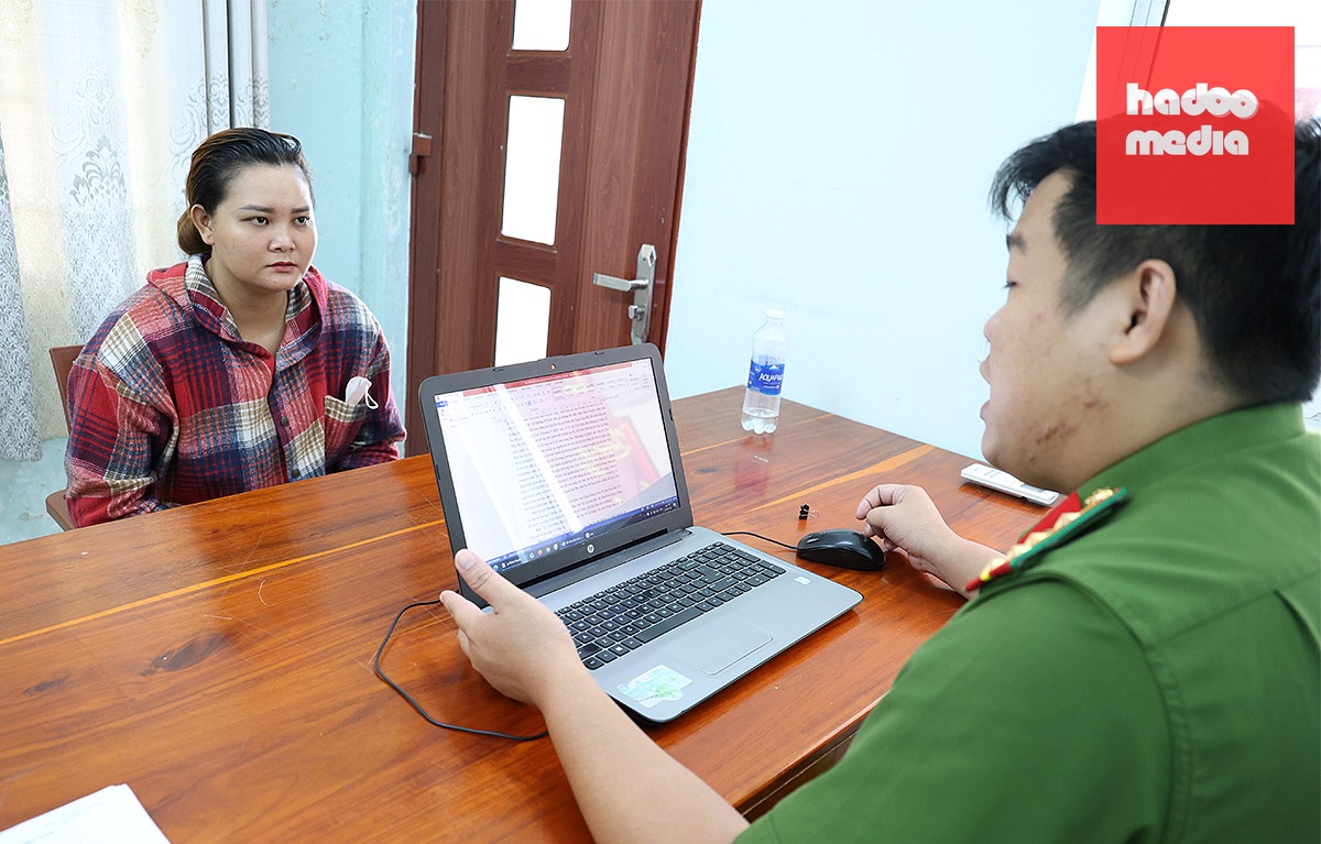 Phương tại cơ quan công an - Ảnh: TIẾN VĂN