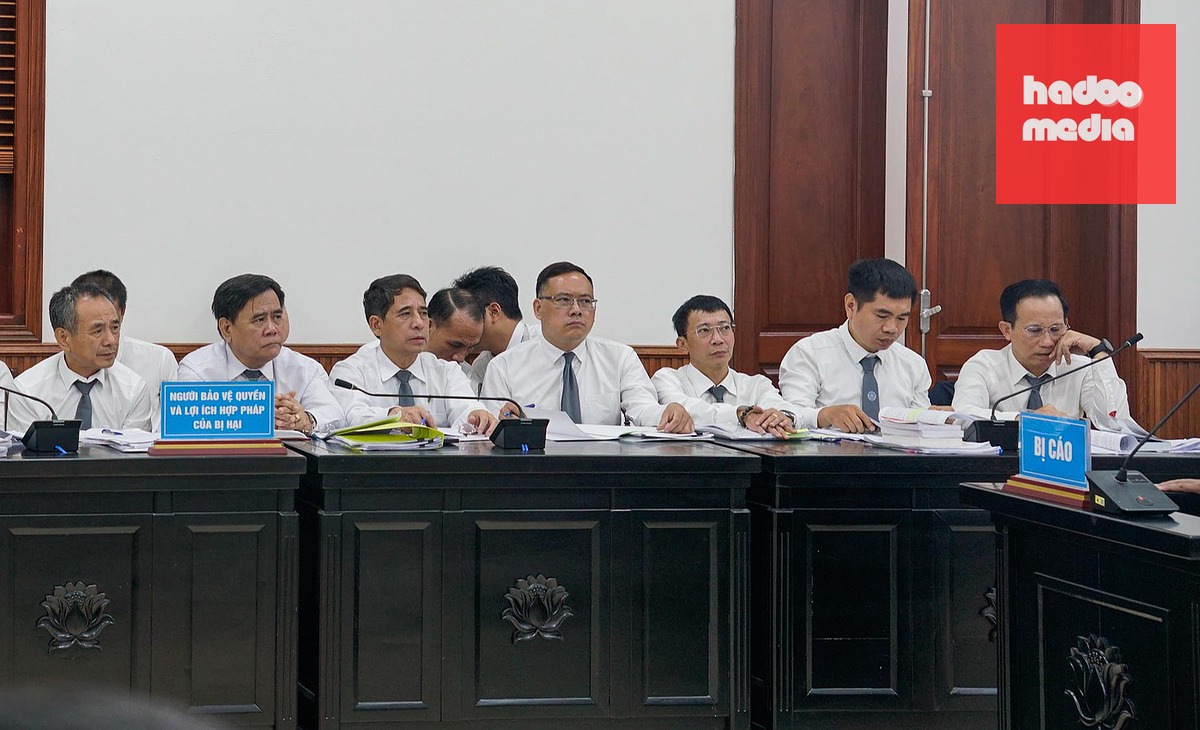 Các luật sư tham dự phiên tòa ngày 29-6 - Ảnh: GIANG LONG