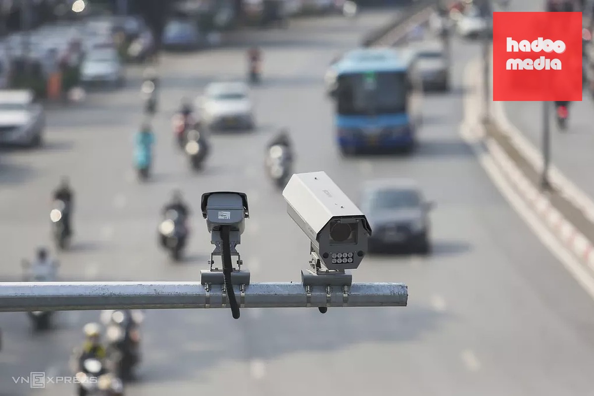 Một cụm camera AI trên phố Trần Khát Chân. Ảnh:Việt An