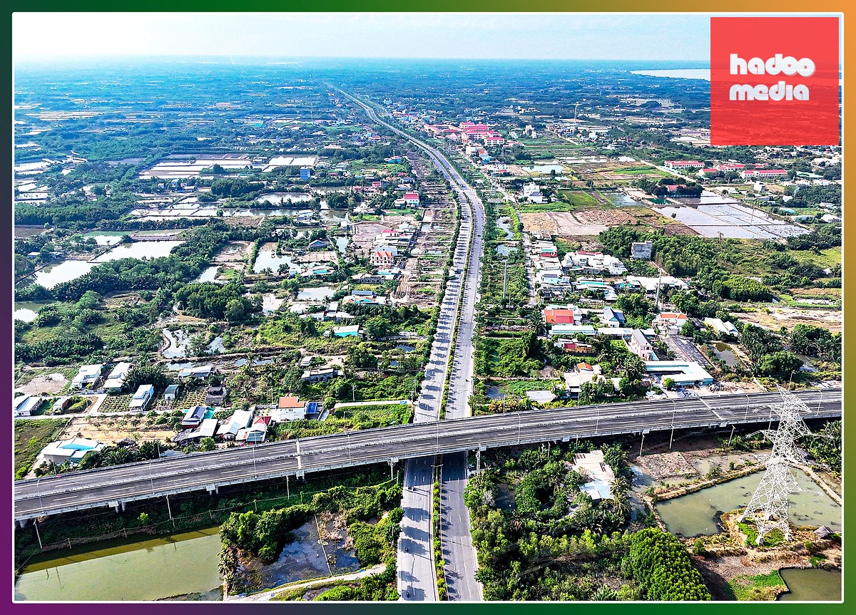Từ trên cao nhìn xuống, khu vực cửa ngõ phía Nam TP.HCM đang thay đổi từng ngày khi những dự án giao thông chiến lược đồng loạt xuất hiện, mở ra một giai đoạn phát triển mới cho thành phố và liên vùng