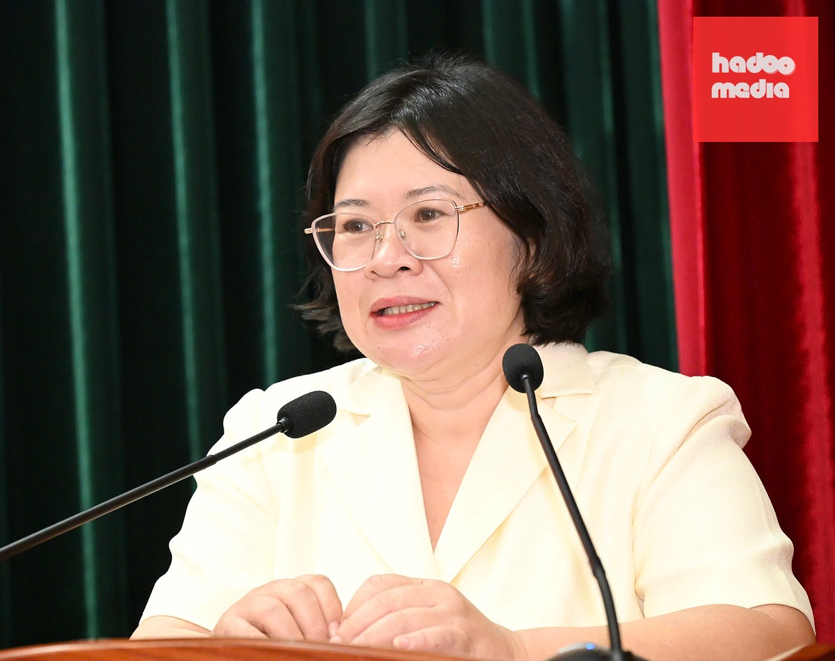 Phó bí thư Thành ủy TP.HCM Văn Thị Bạch Tuyết phát biểu chúc mừng và giao nhiệm vụ - Ảnh: VIỆT DŨNG