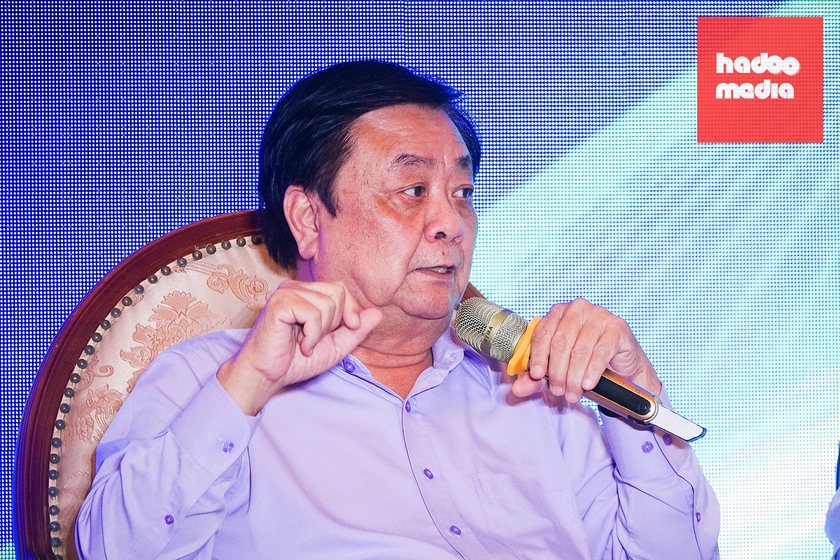 Ông Lê Minh Hoan - nguyên Phó Chủ tịch Quốc hội - phát biểu tại hội thảo - Ảnh: CHÍ CÔNG