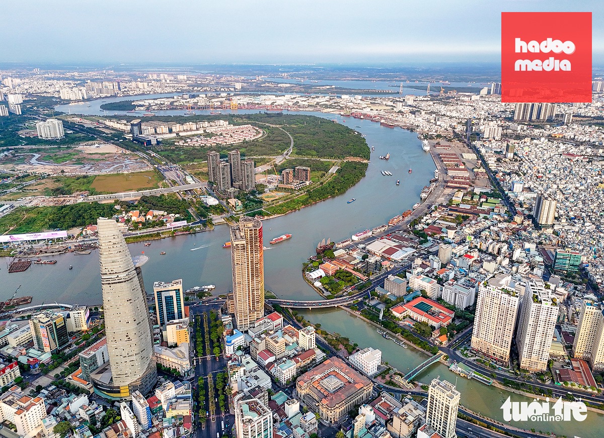 Khu vực công viên cây xanh công cộng Bến Bạch Đằng và Bến Nhà Rồng - Khánh Hội (TP.HCM) được định hướng kết nối liên hoàn thành dải không gian mở ven sông Sài Gòn, kéo dài từ trung tâm sang phía Nguyễn Tất Thành - cầu Tân Thuận, tạo thêm mảng xanh - Ảnh: CHÂU TUẤN